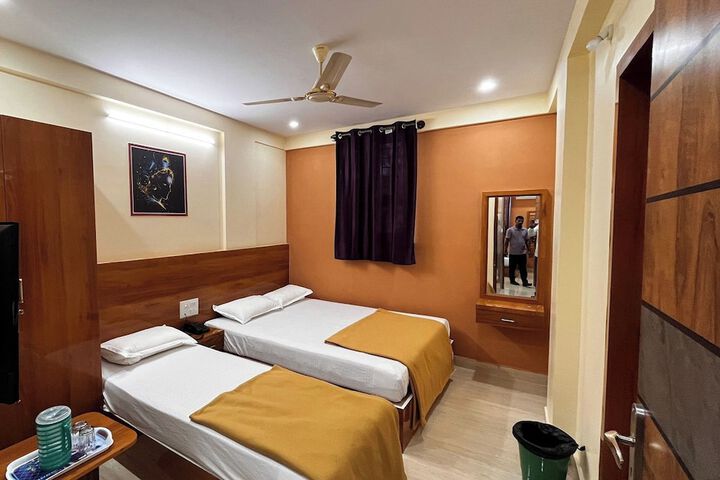 Room 3 of 10