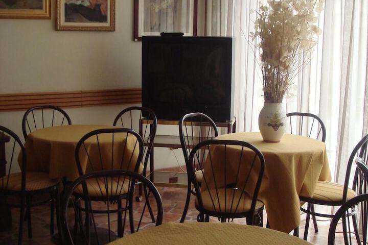 Dining 39 of 47