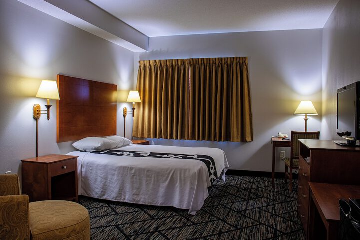 Room 5 of 12