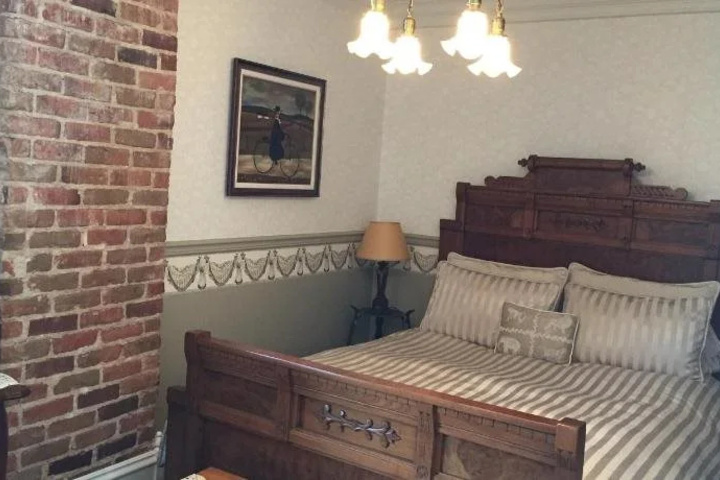 Room 2 of 16