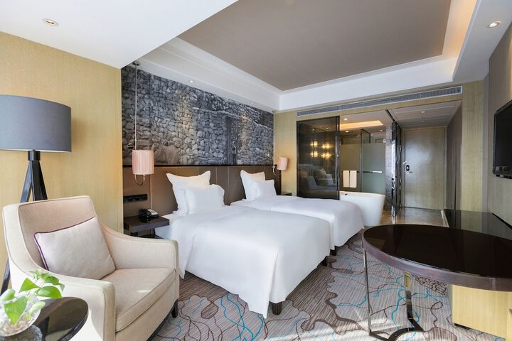 Room 18 of 37