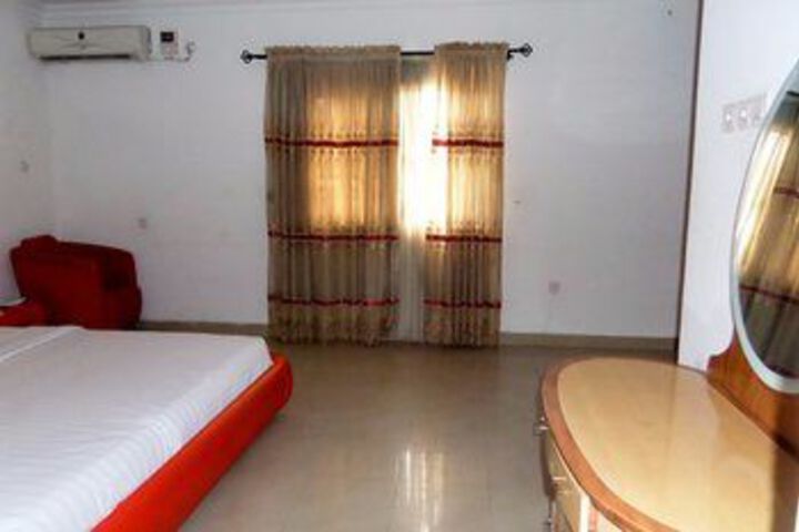 Room 5 of 19