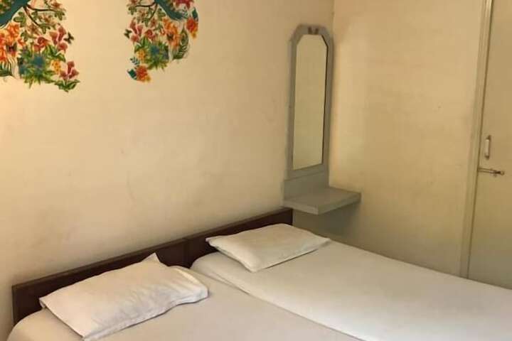 Room 11 of 48