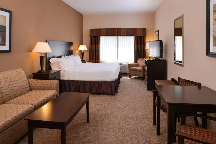 1 King Bed Suite (14 of 17)