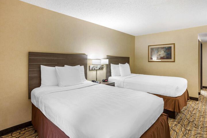 2 Double Beds Microwave and Refrigerator Work Desk WiFi Full Breakfast (4 of 14)