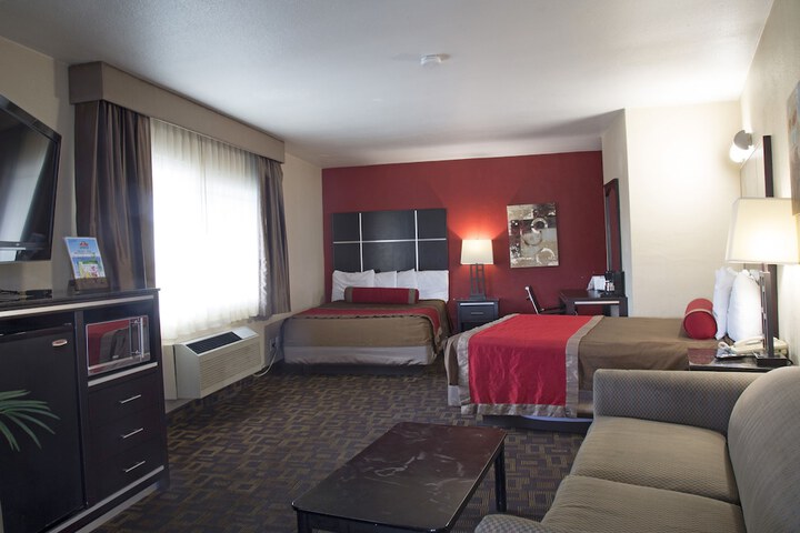 1 Queen Bed (13 of 23)