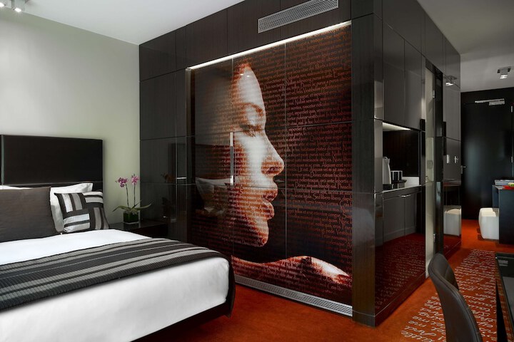 Room 5 of 98