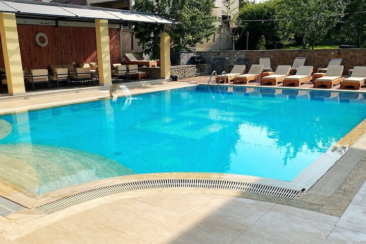 Pool 110 of 121
