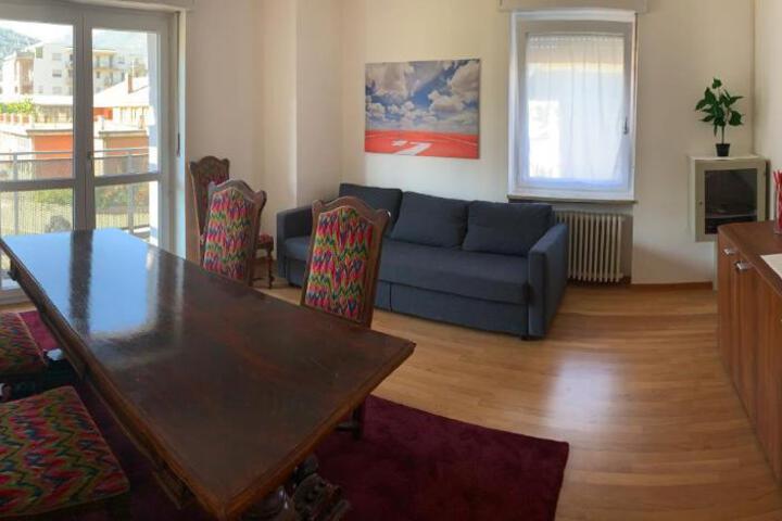 Room 2 of 6