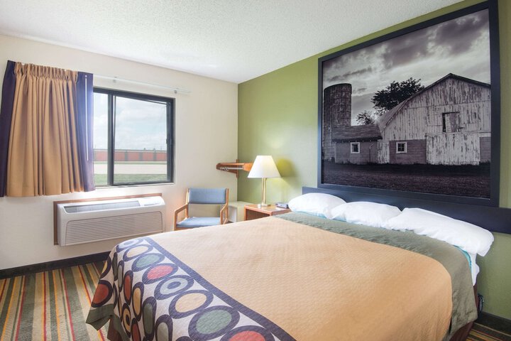 1 Queen Bed Mobility Accessible (7 of 8)