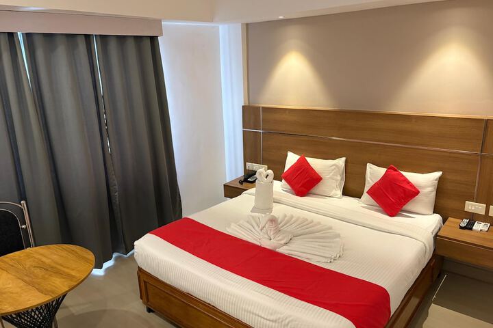 Room 8 of 28
