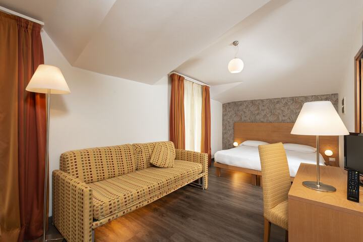Room 18 of 37