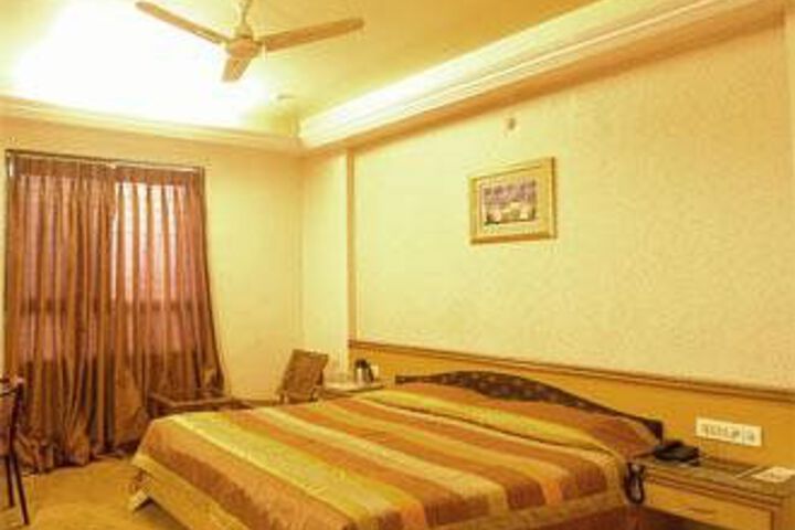 Room 8 of 20