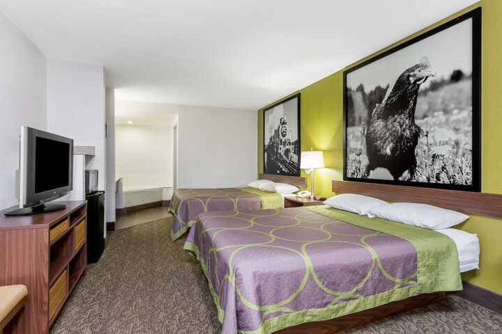 2 Queen Beds (2 of 13)