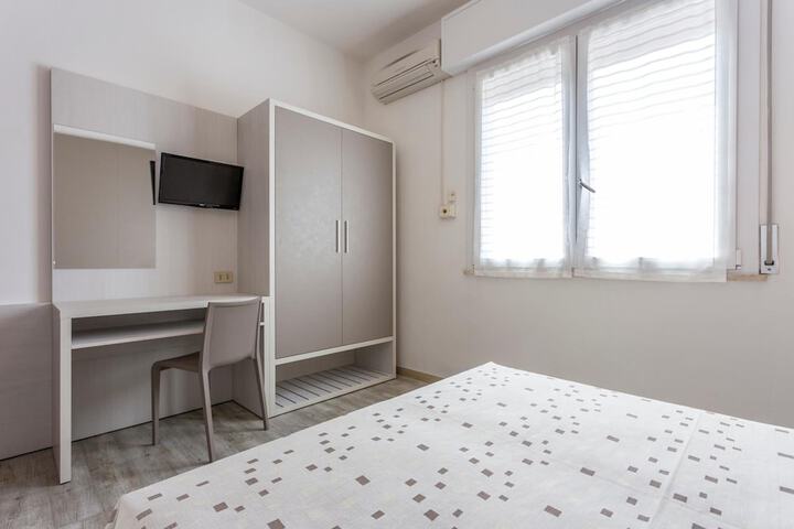Room 7 of 49