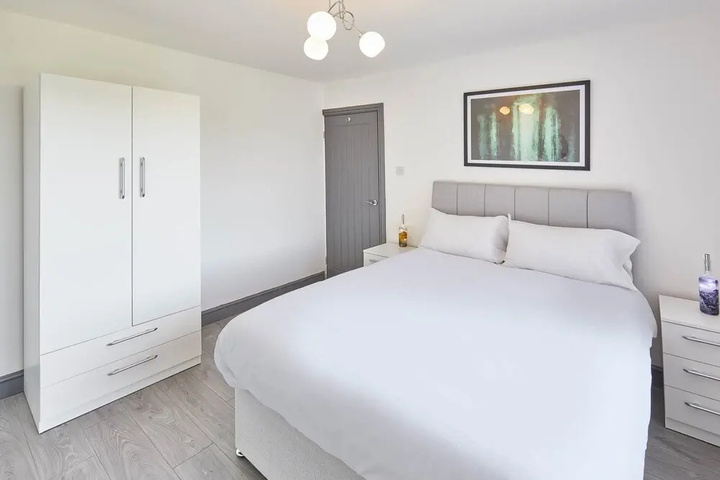 Room 4 of 13
