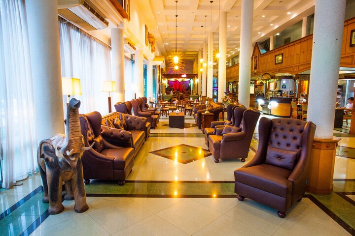 Hotel Lobby