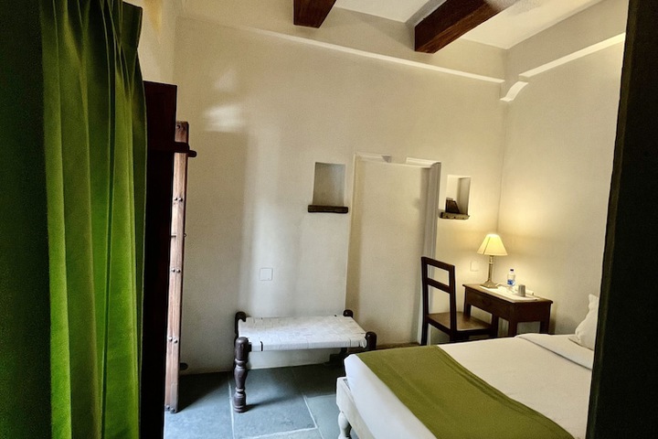 Room 15 of 83