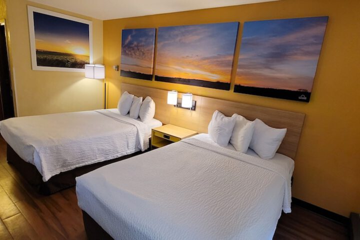 2 Double Beds (7 of 13)