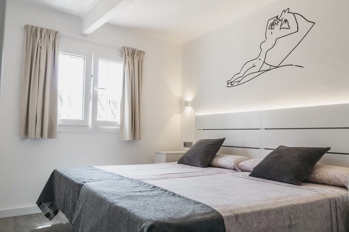 Room 2 of 89
