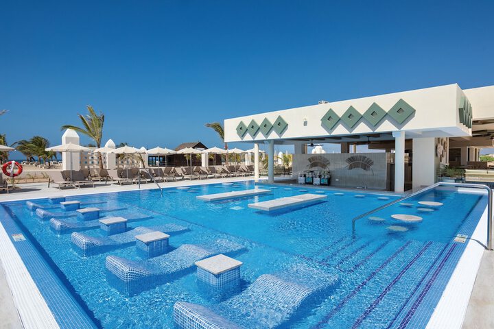 Swim-up bar