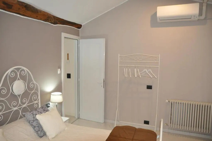Room 2 of 7