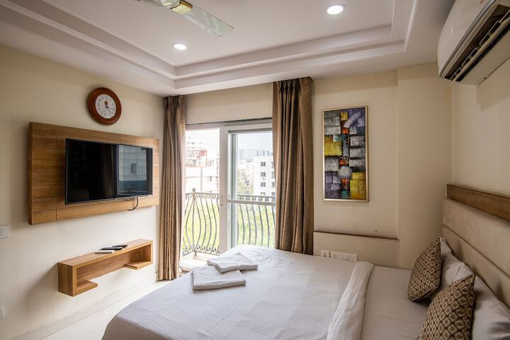 Room 5 of 28