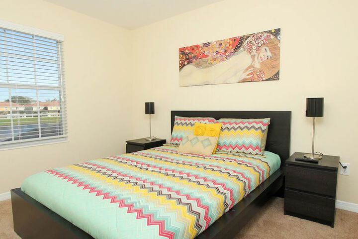Room 4 of 18