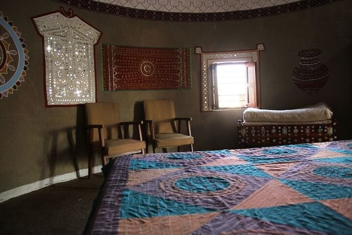 Room 2 of 63