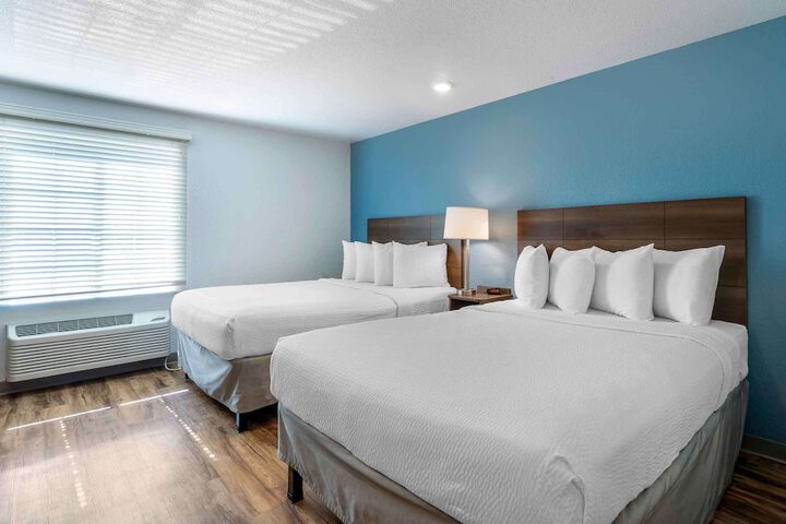 Studio 2 Queen Beds Accessible (10 of 10)