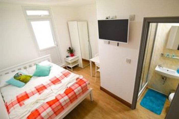 Room 9 of 15