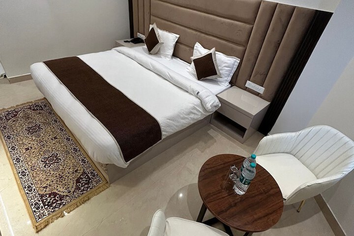 Room 10 of 40