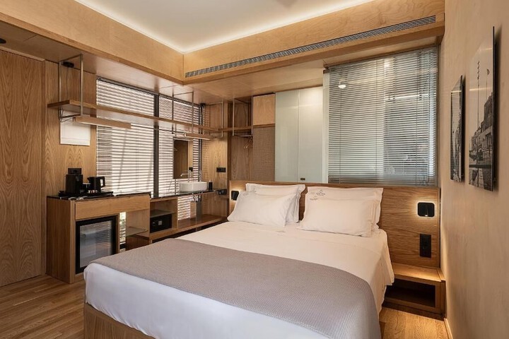 Room 16 of 31