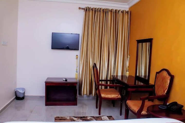 Room 6 of 50