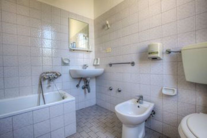 Room 3 of 20