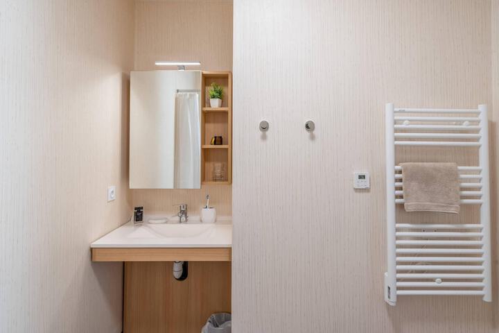 Room 17 of 28