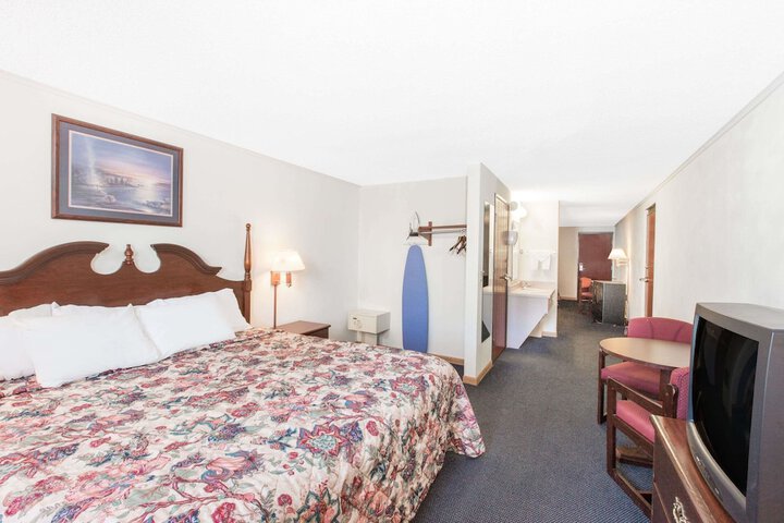 1 King Bed (11 of 13)