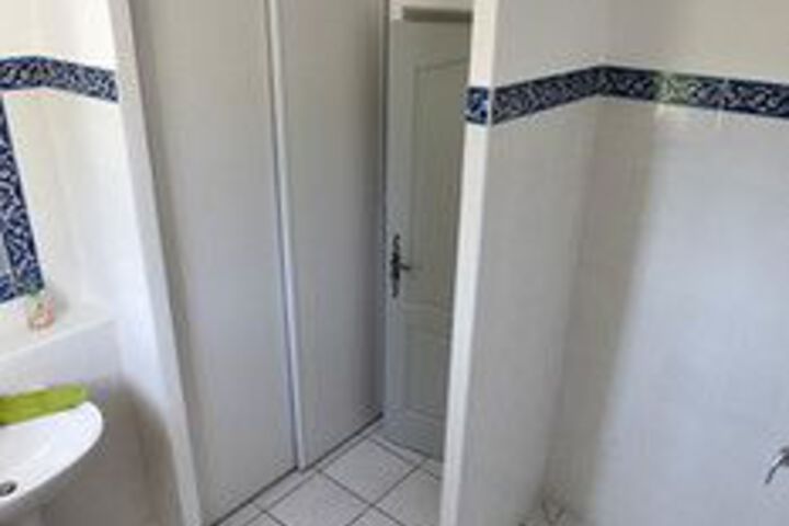 Room 4 of 37