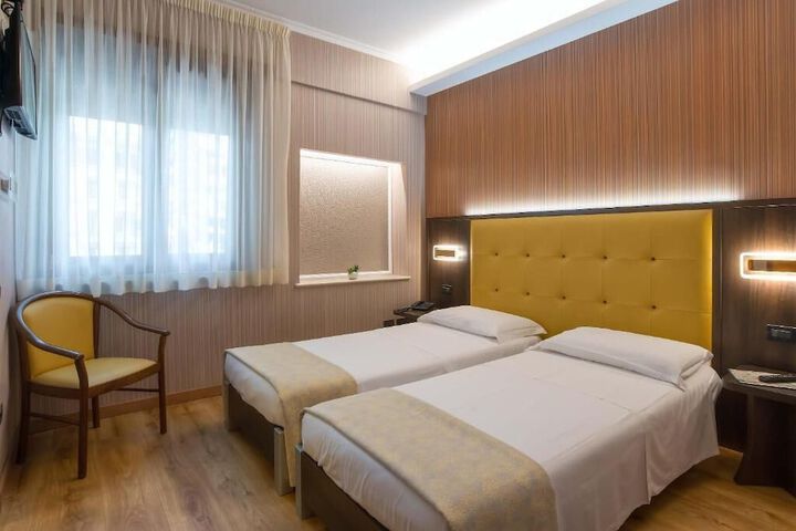 Room 52 of 90