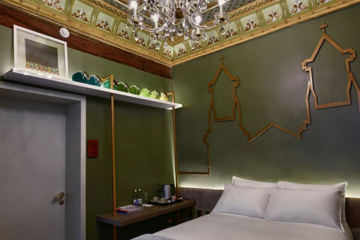 Room 4 of 47