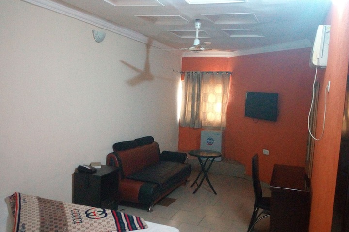 Room 12 of 20