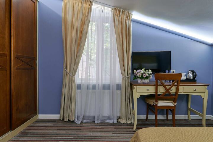 Room 15 of 48