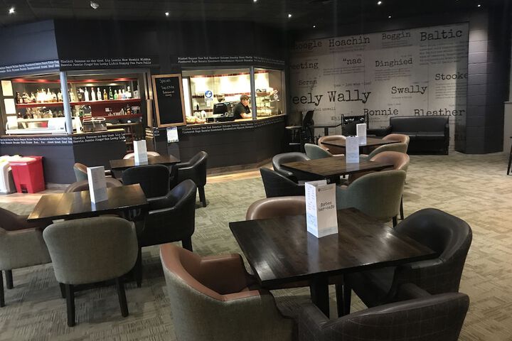 Lounge 10 of 15