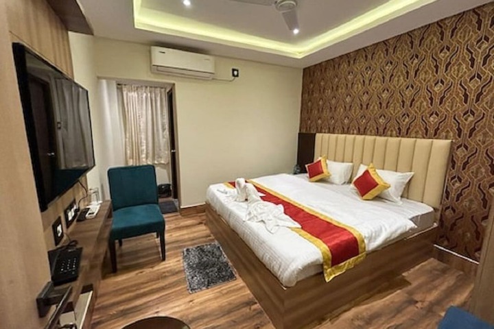 Room 3 of 15