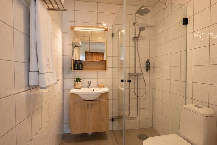 Room 6 of 14