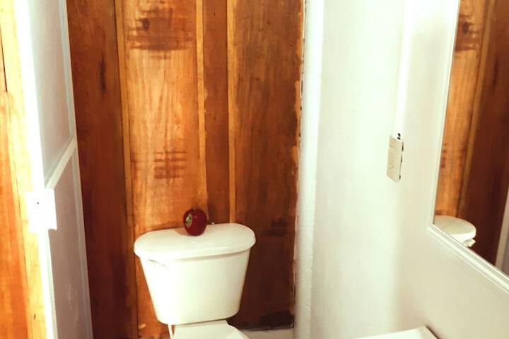 Room 17 of 28