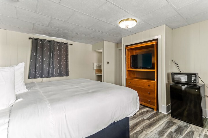 Room 28 of 63