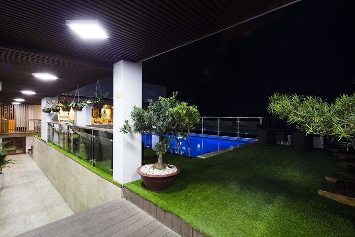 Pool 128 of 189