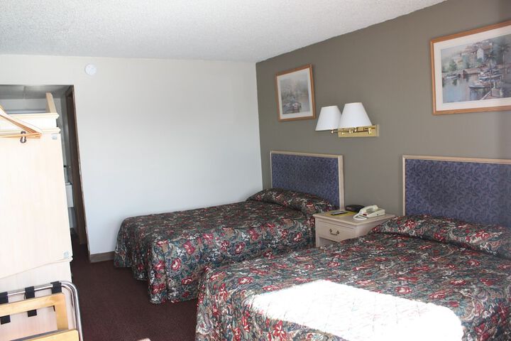 2 Double Beds (3 of 5)