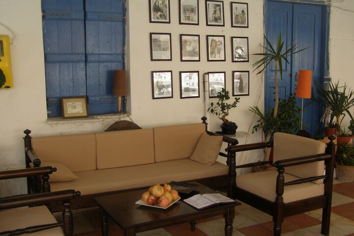 Lounge 12 of 22